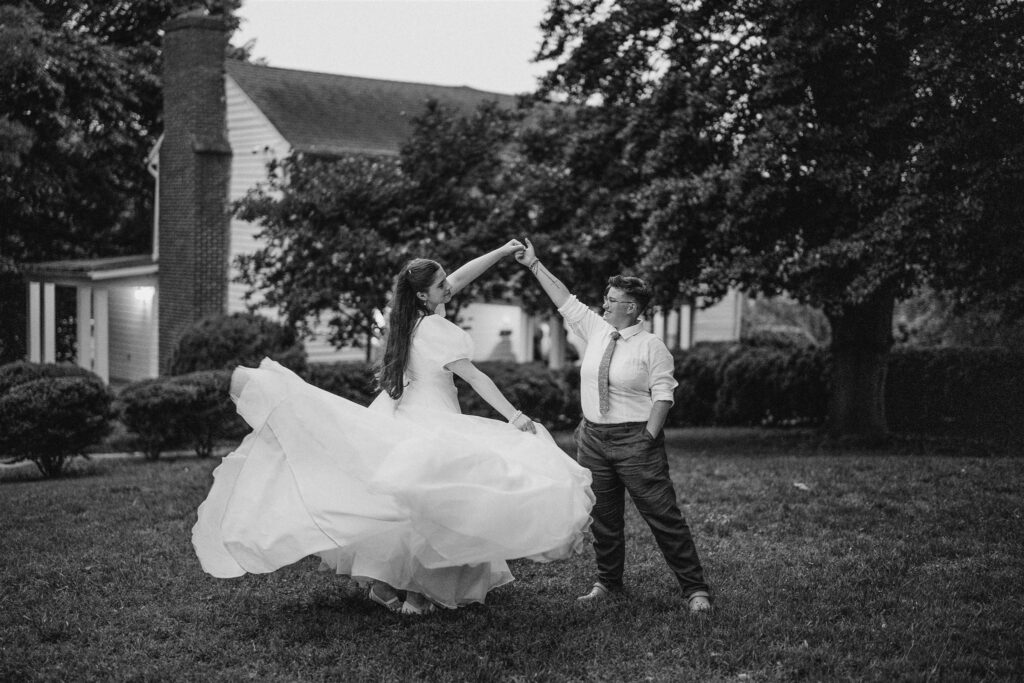 Roanoke Wedding Venues, historic wedding venues Virginia couple dances on wedding day